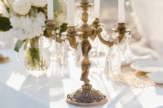 lumière mariage avec chandelier en centre de table theme plage