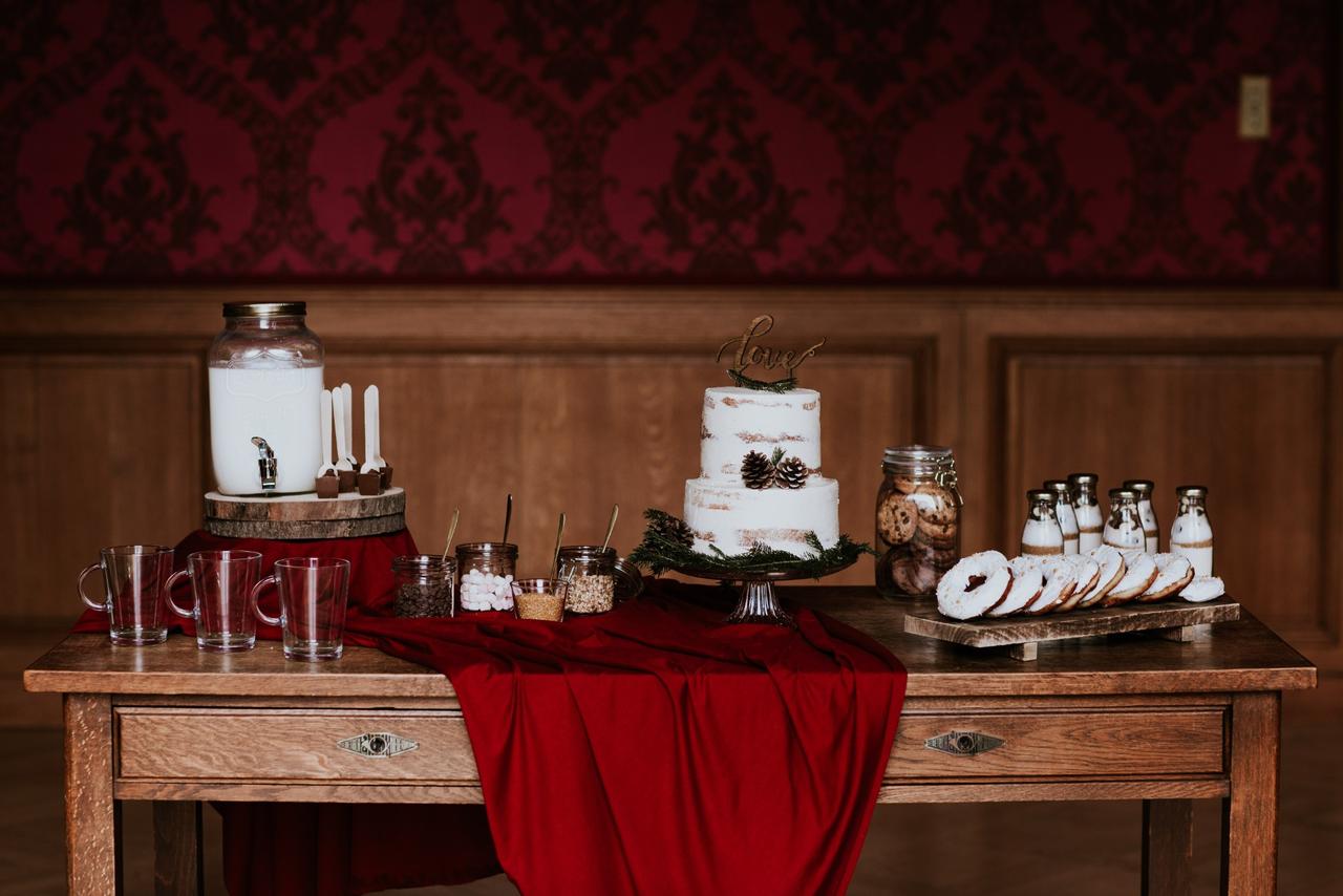 deco de mariage rouge, drap rouge