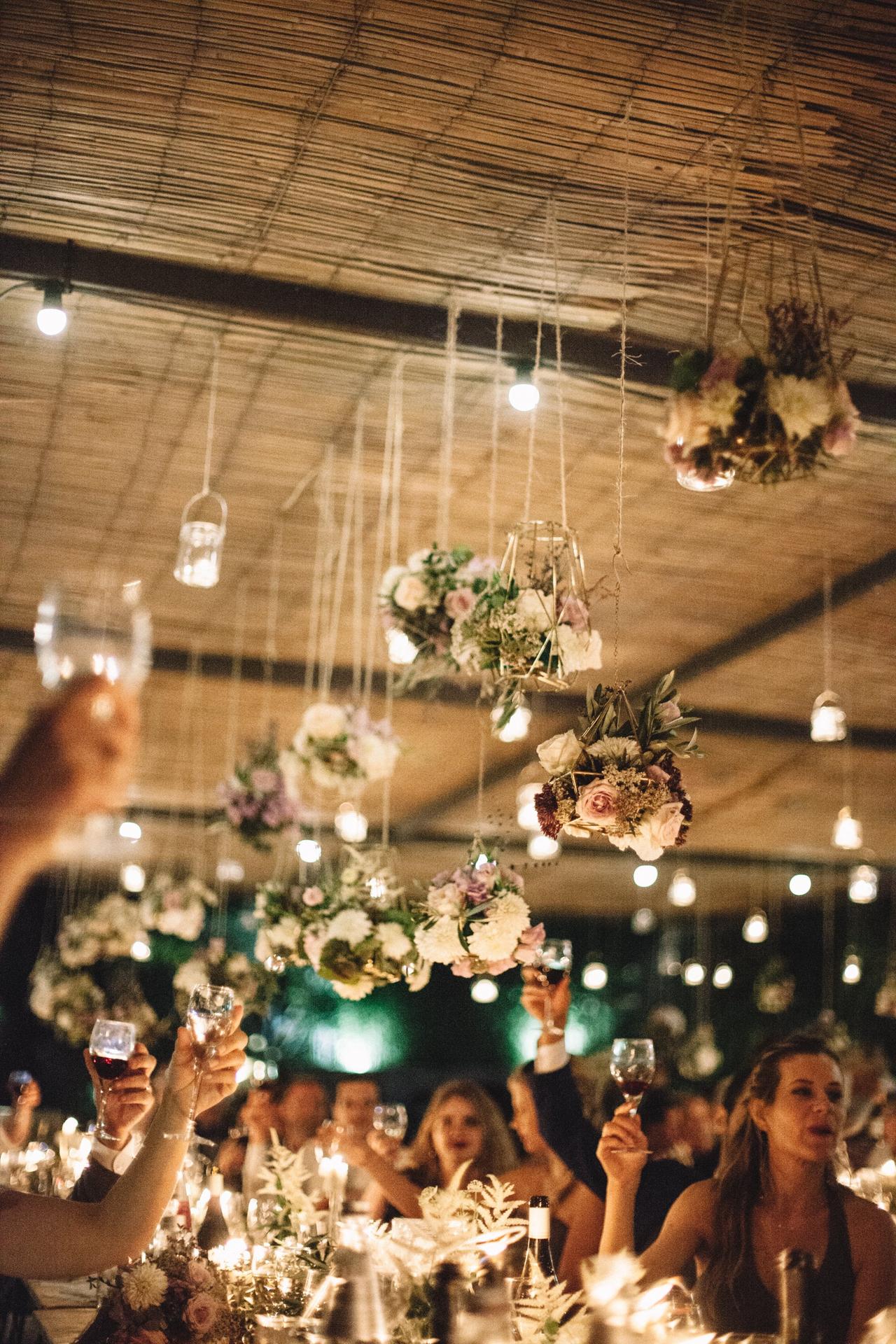 décoration de plafond pour mariage lumineuse