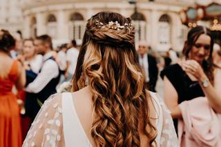 coiffure de mariée avec cheveux bouclés