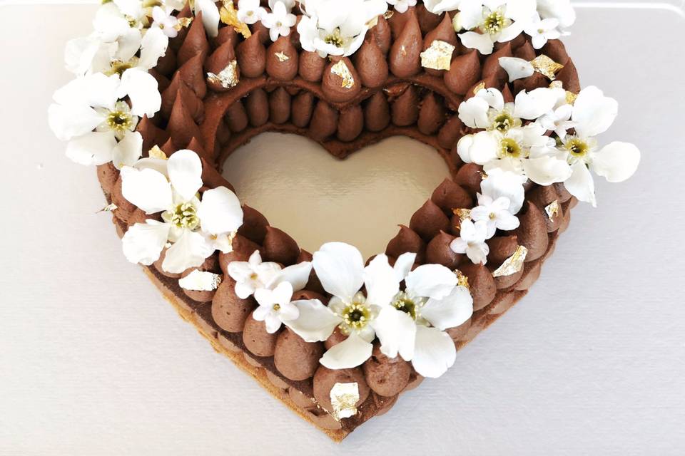 heart cake chocolat fleurs blanches