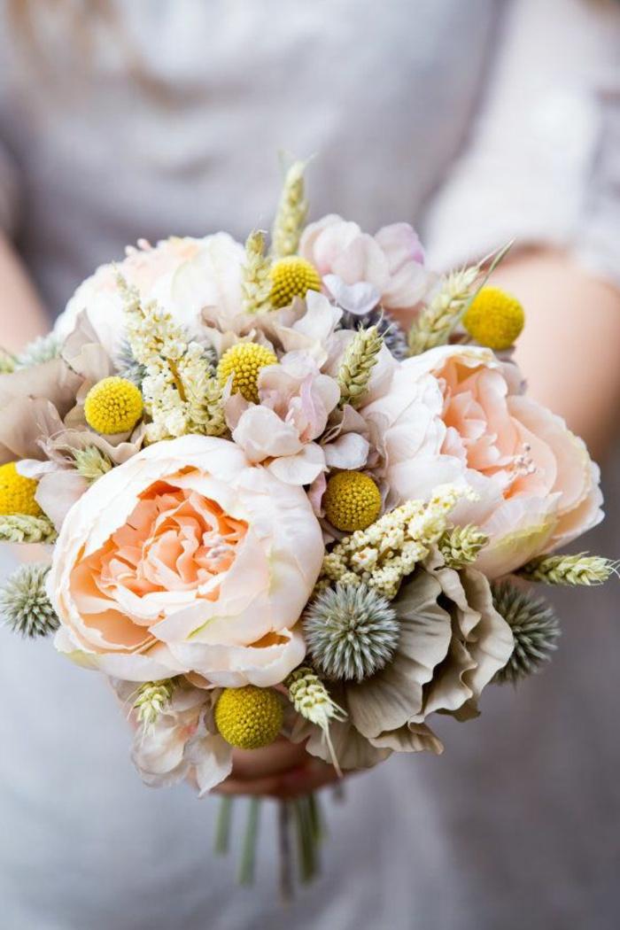 30 magnifiques bouquets de mariée avec des pivoines