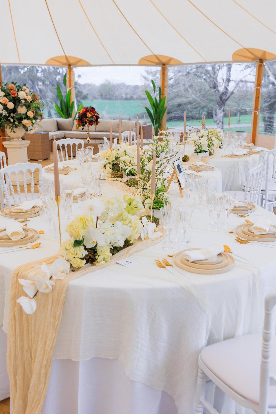 decoration table ronde mariage élégante