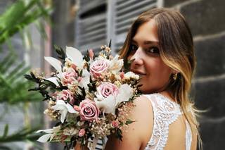 bouquet pour la mariée avec robe boheme mariage