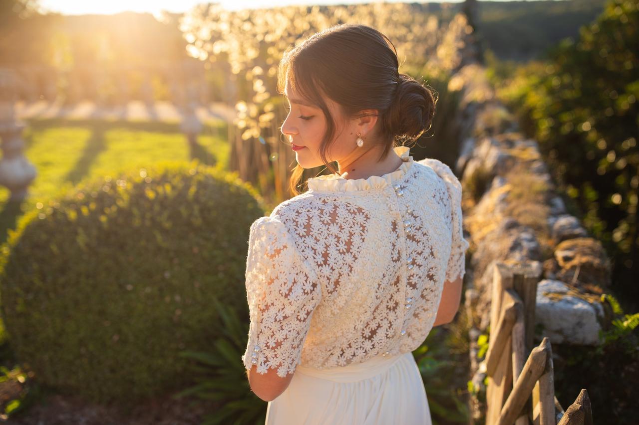 mariée boheme chic avec chignon