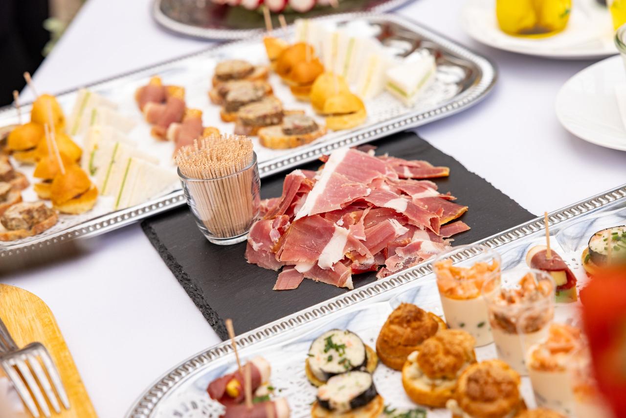 buffet aperitif pour les invités, petit budget