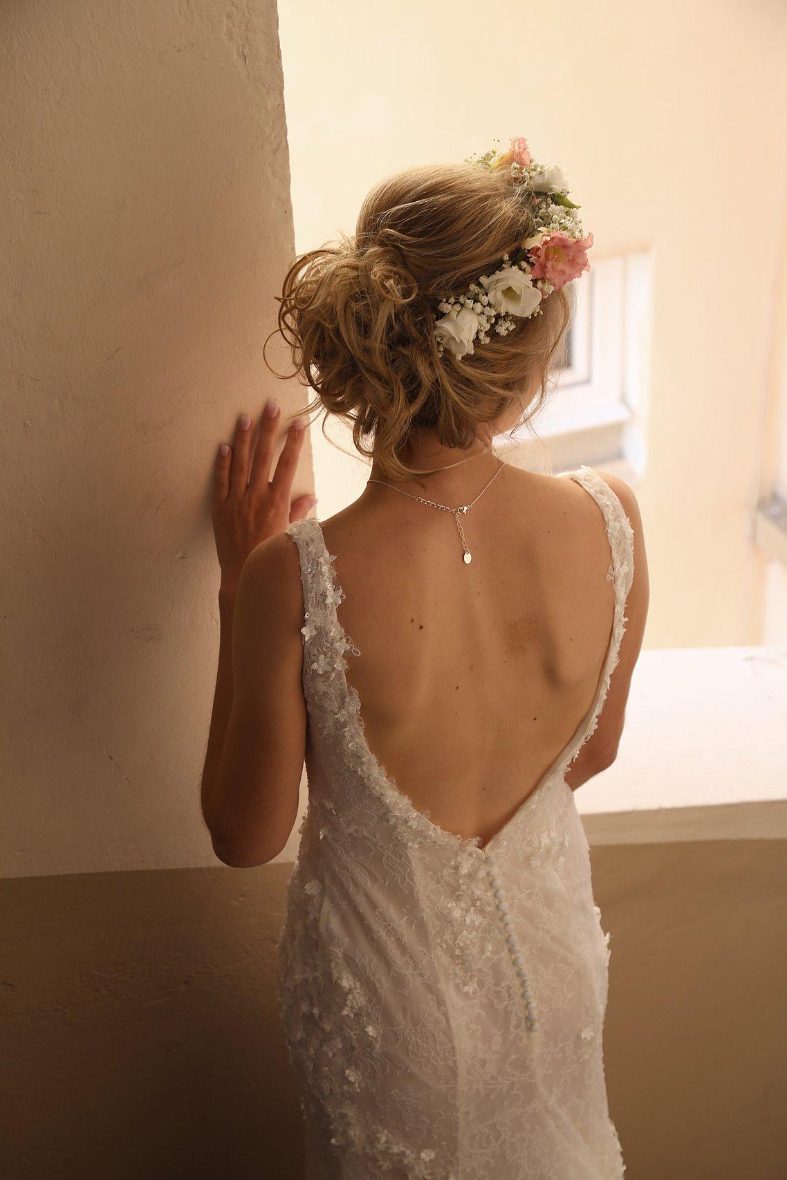 coiffure mariage bohème couronne de fleurs