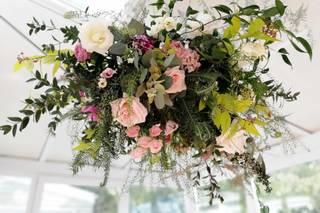 décoration de plafond pour mariage avec fleurs