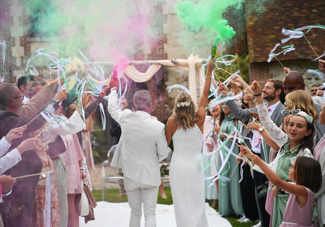 idee mariage civil petit comite fumigene 