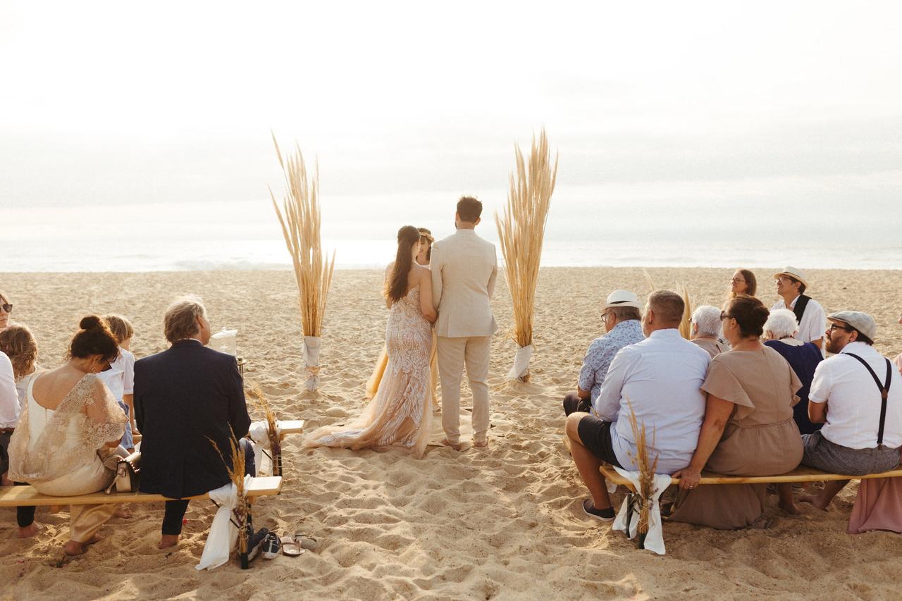 echange voeux de mariage sur la plage, ceremonie mariage en bord de mer