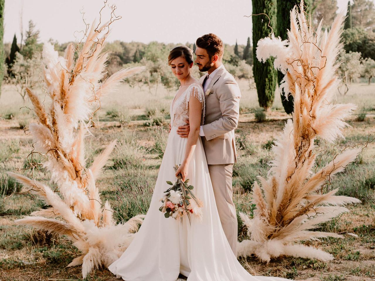 Décoration Mariage Extérieur : Cérémonie et Tables au Jardin Champêtre !