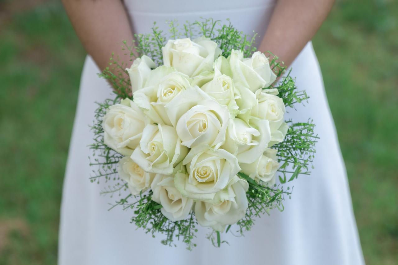 bouquet de mariée roses blanches