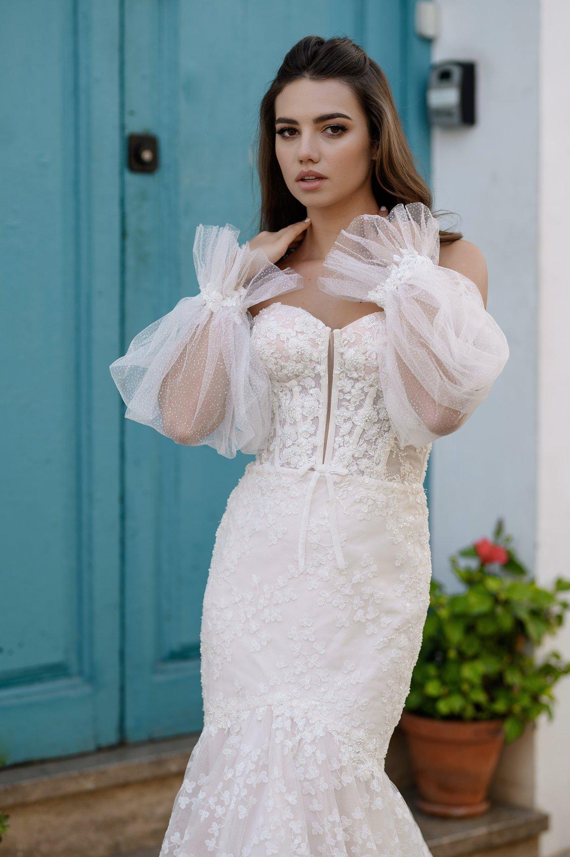 robe de mariée fleurie manches evasees