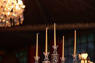 deco lumineuse mariage avec chandelier en centre de table