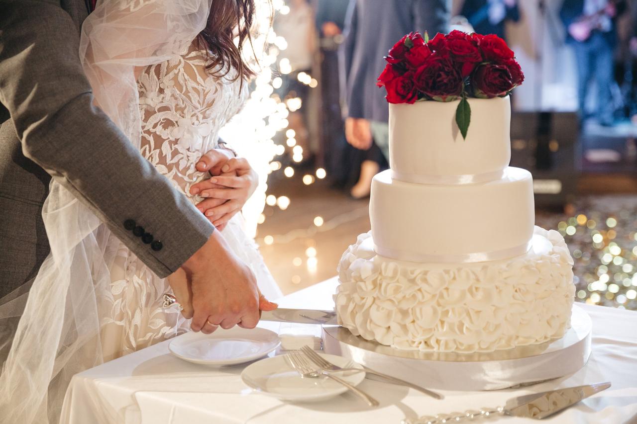 Présentoir gâteau mariage en bois blanc