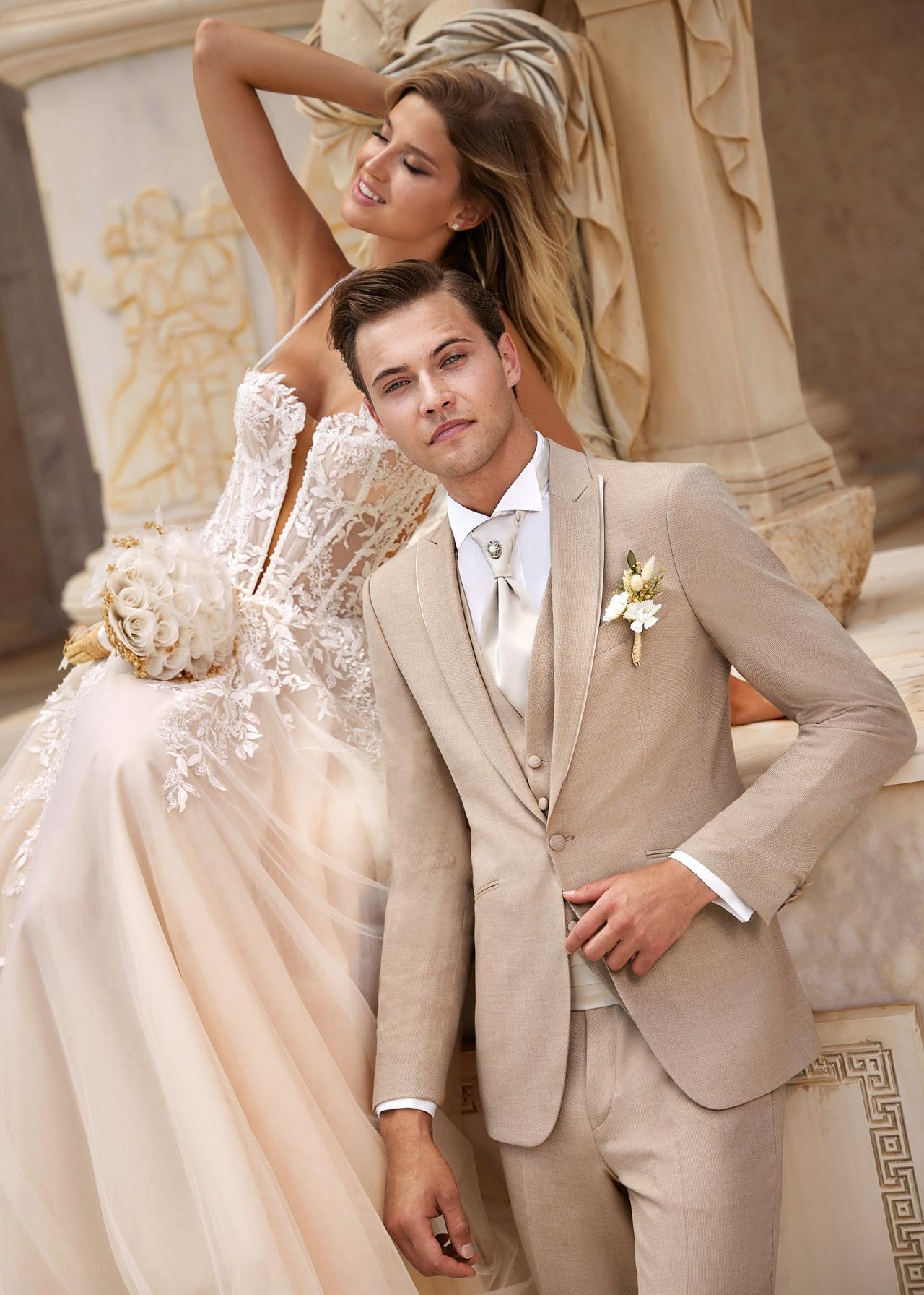 costume de mariage beige chic glamour