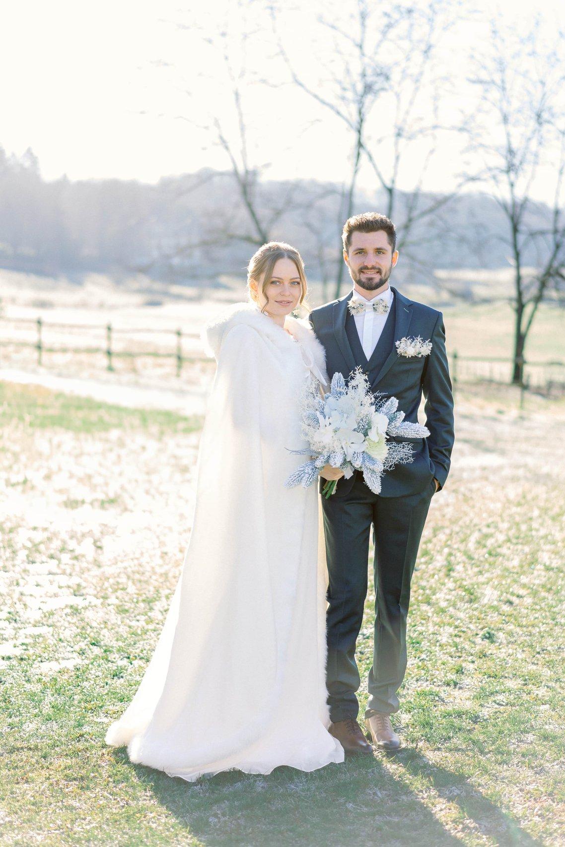 cape blanche pour mariée d'hiver