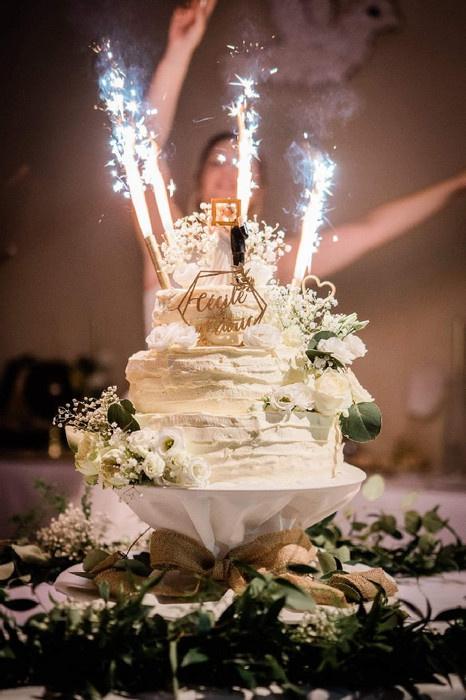 wedding cake ambiance