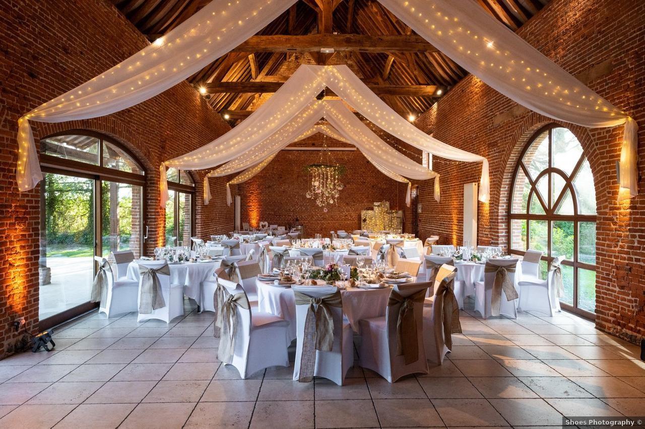 decoration  Voilages pour plafond de mariage rustique avec led