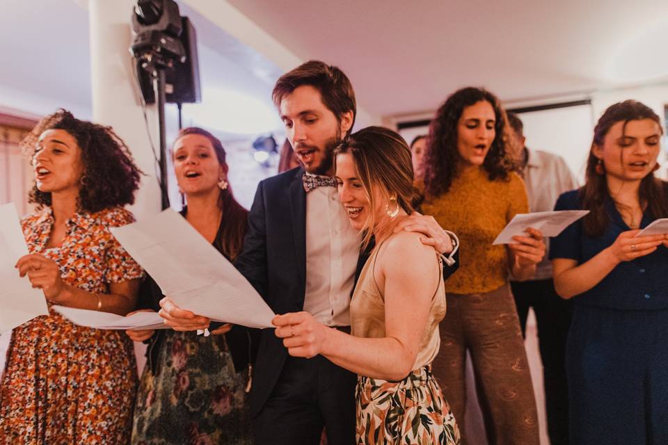 35 chansons à parodier pour un mariage : souhaitez en musique un grand bonheur aux mariés !