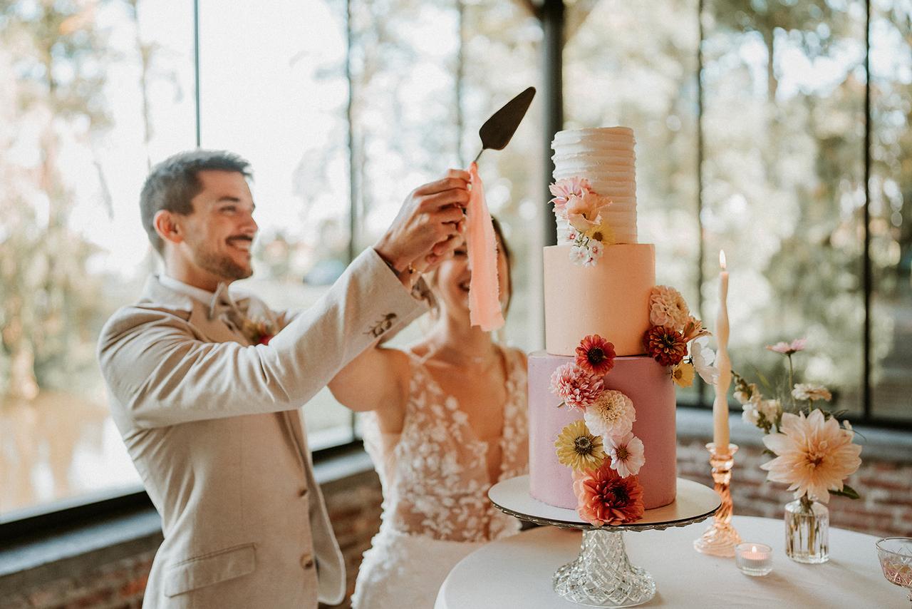 gateau mariage fleurs luxe couleurs