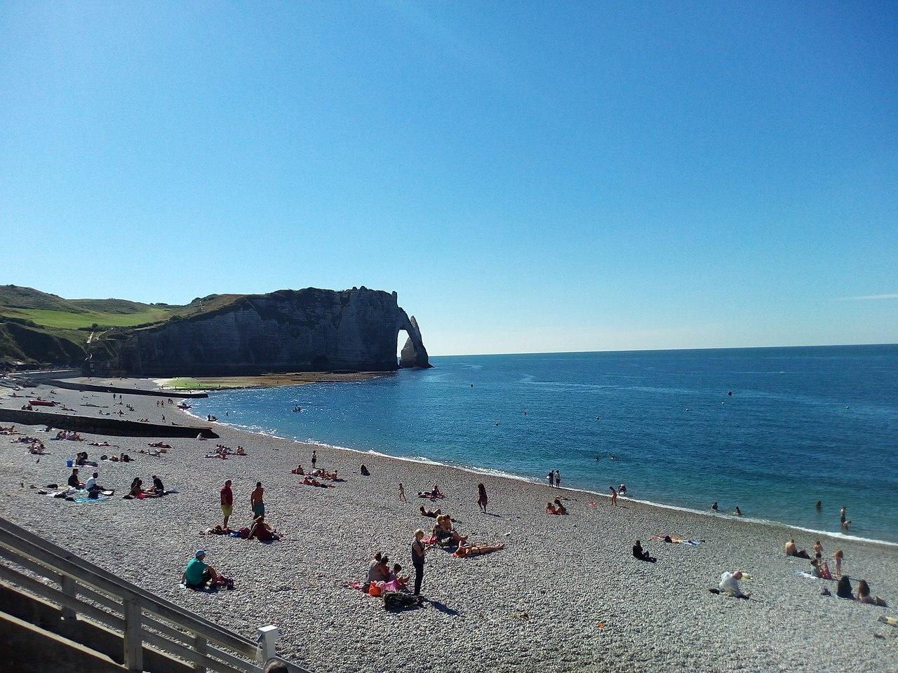 Plage d’Etretat en Normandie : plage en famille, lune de miel france destination