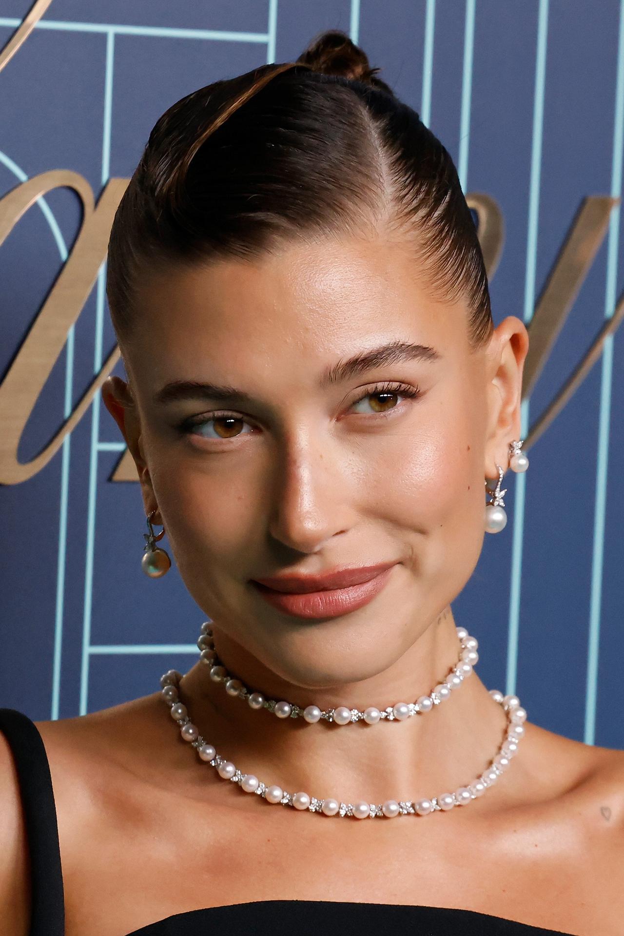 maquillage invitee mariage hailey bieber, bonne mine, glow
