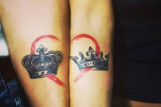 tatouage couple qui se complete couronne coeur