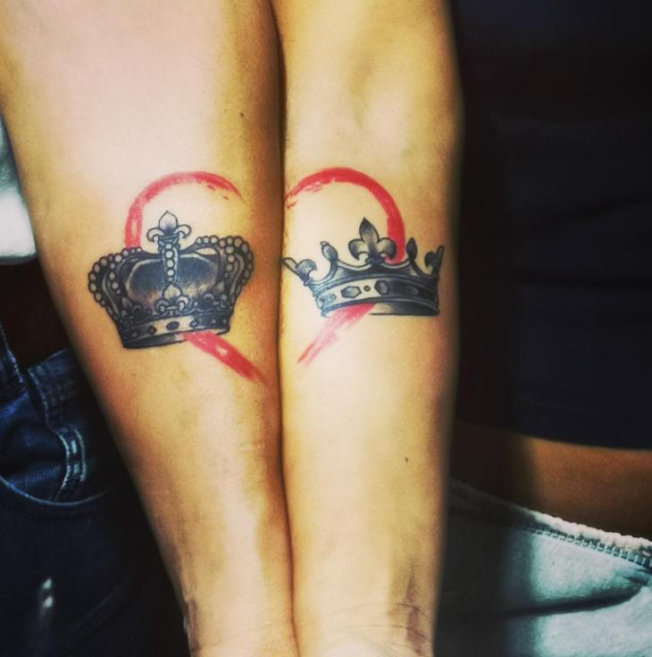 tatouage couple qui se complete couronne coeur