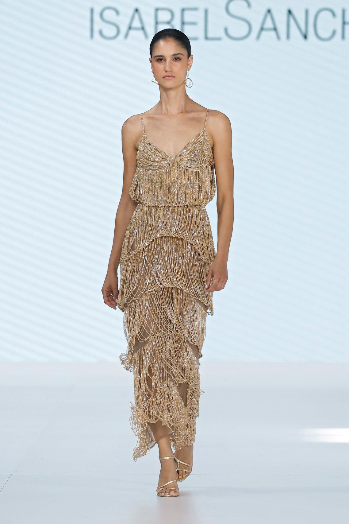 robe de mariée tons metalliques et dorés, tendance 2027