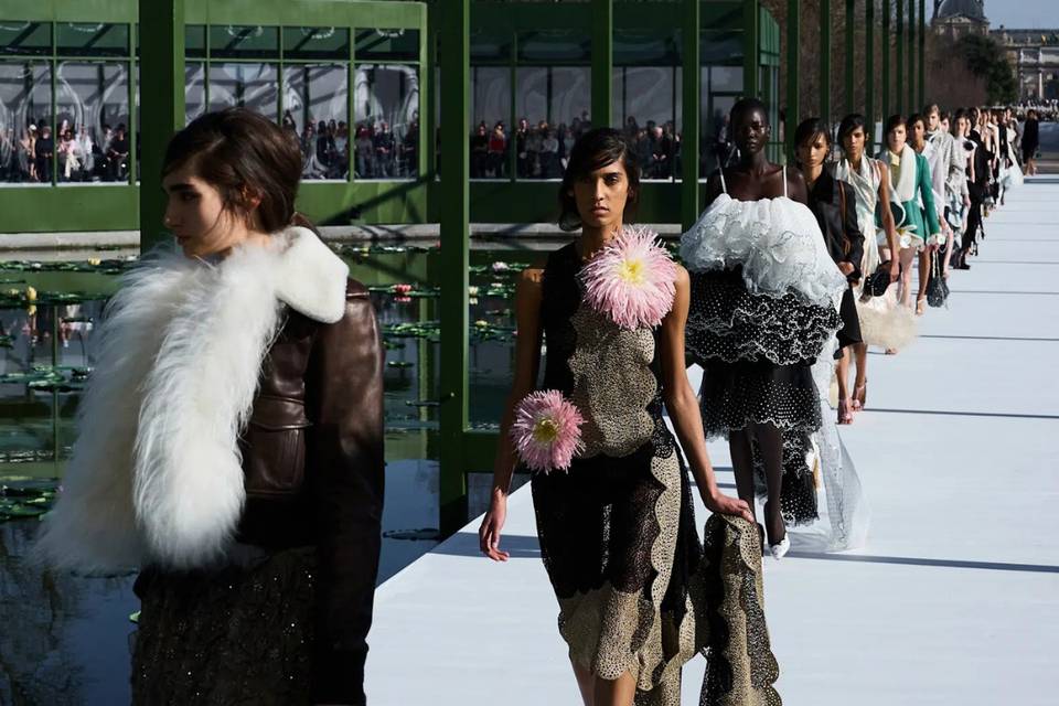 Paris Fashion Week 2026 : 4 obsessions qui vont transformer votre dressing