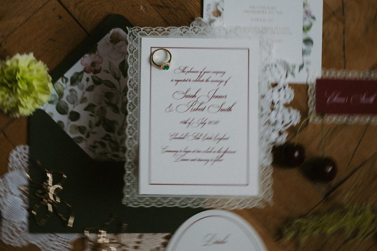 papeterie regencycore, faire-part dentelle style regencycore, tendance mariage