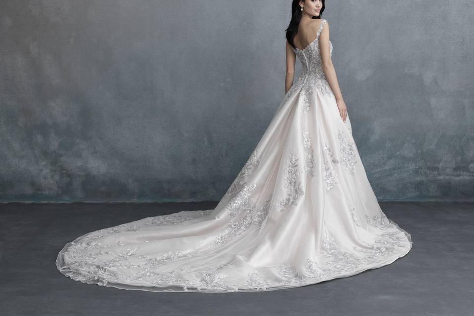 Allure Bridals 2021 : à chaque histoire d’amour sa robe blanche unique