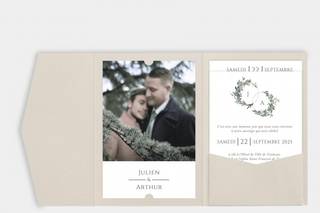 faire-part de mariage avec photo de deux hommes en couverture