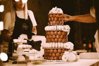 piece montée choux et macarons, croquembouche revisité