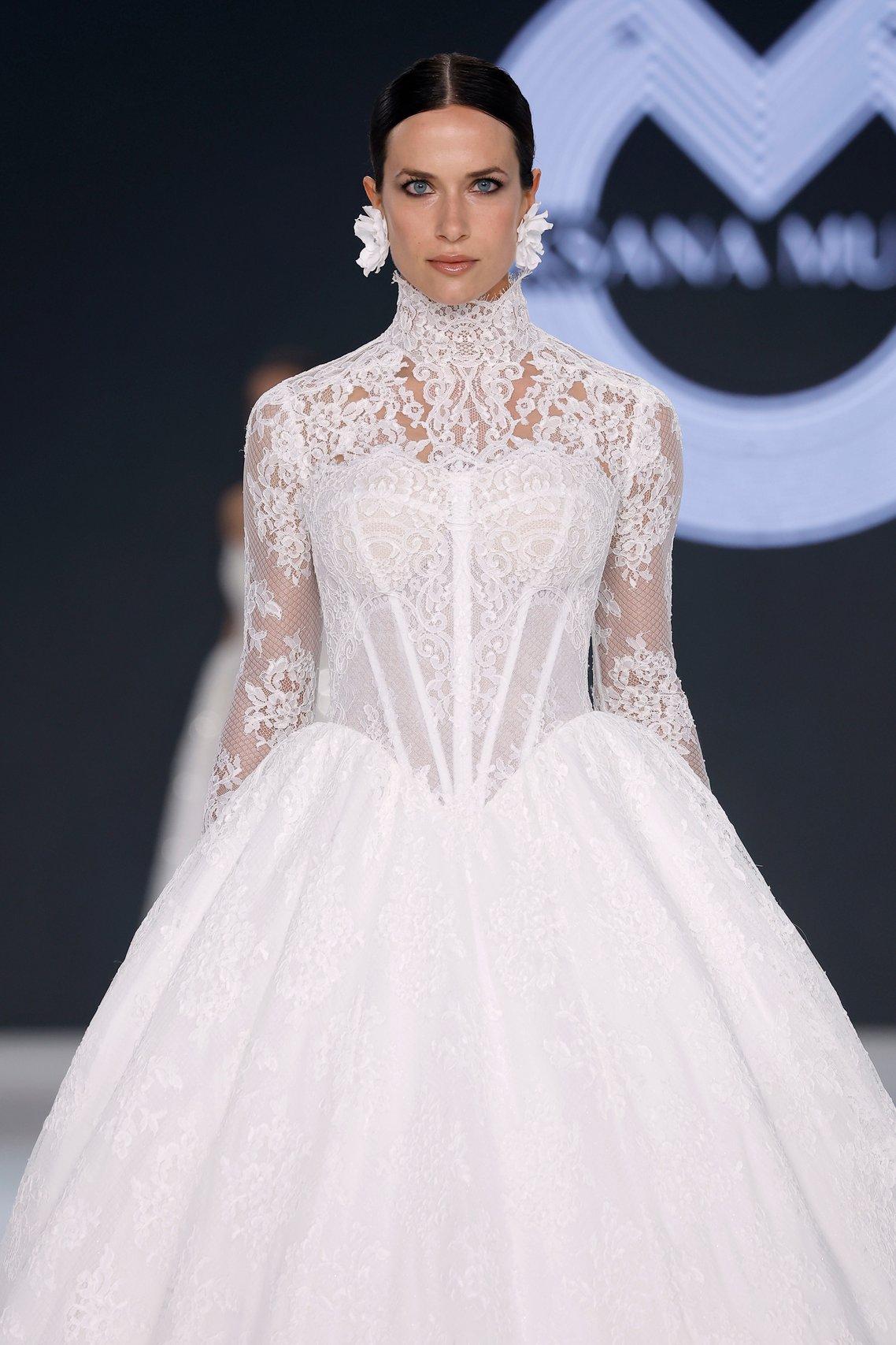 robe de mariée a col en dentelle , Oksana Mukha - BBFW26