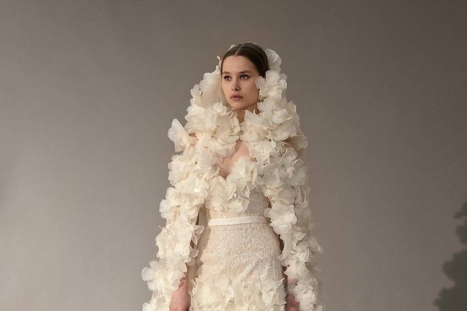robe de mariée courte à strass et fleurs 3D