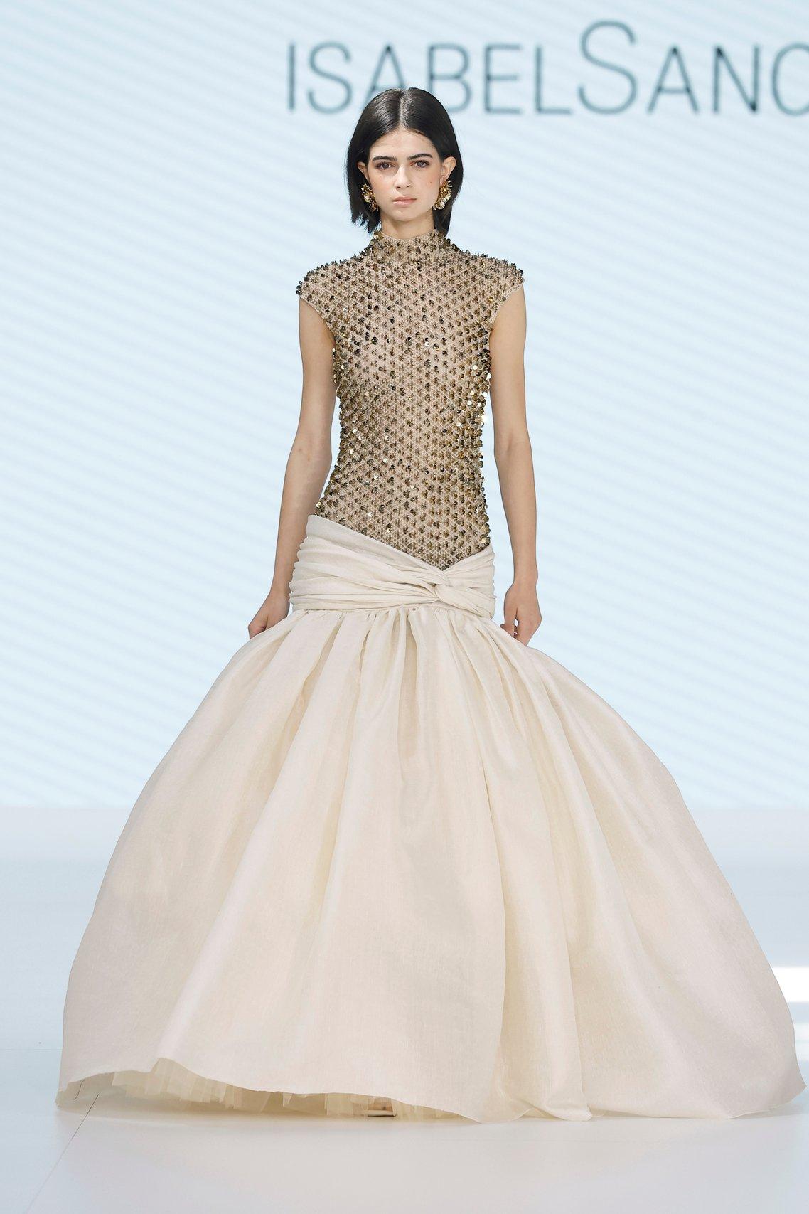robe de mariée dorée taille basse