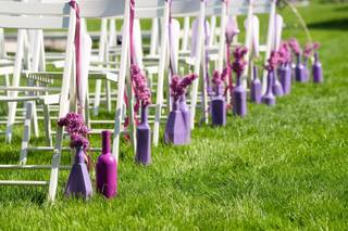 deco dopamine mariage chaises ceremonie