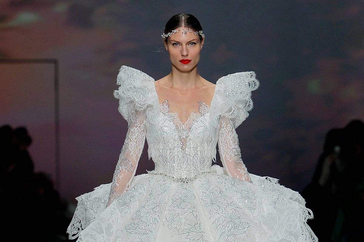 27 robes de mariée longues derrière et courtes devant
