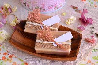 cadeaux invités inspiration mariage mocha mousse, couleur pantone 2025