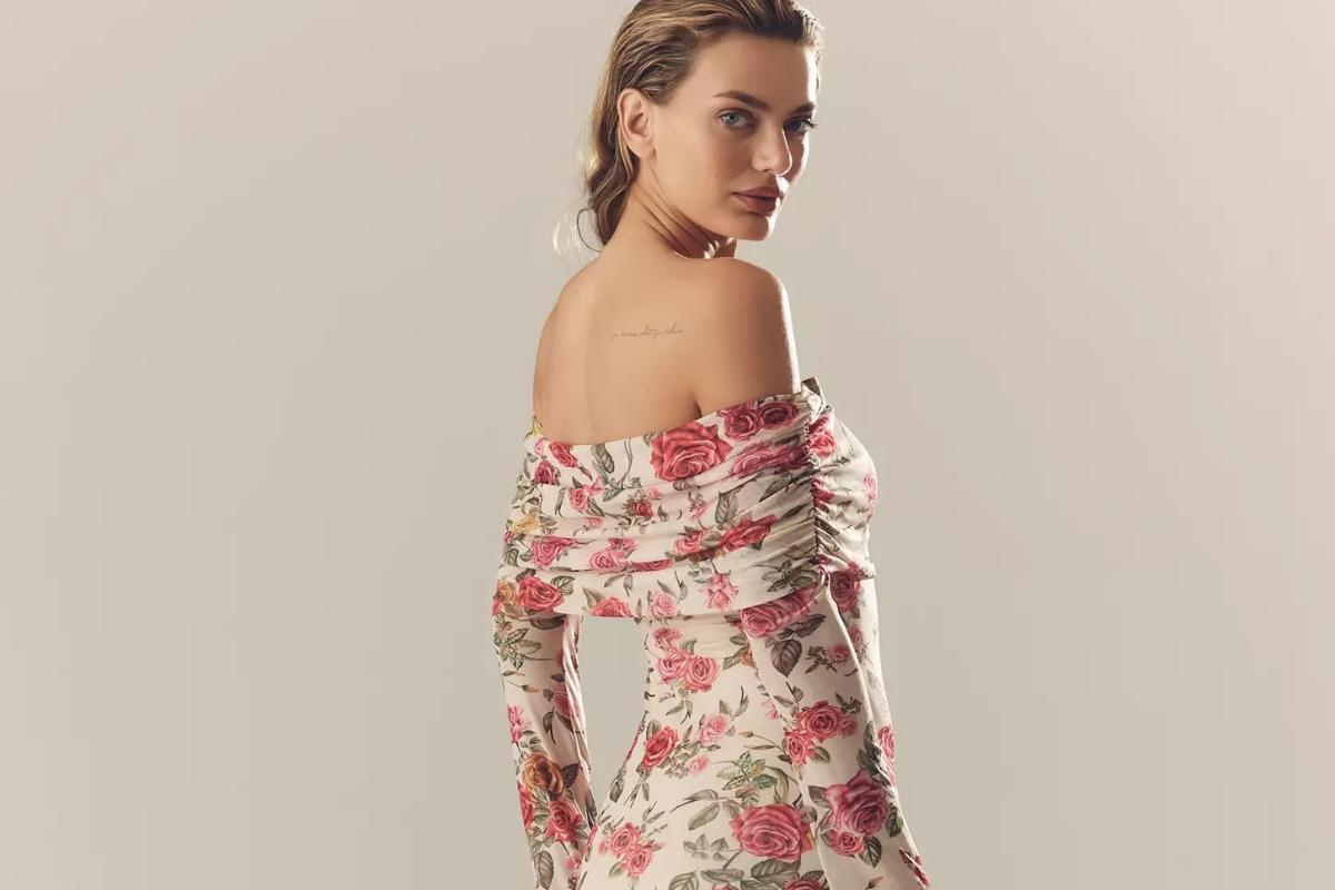 robe invitee mariage hiver longue en mesh à épaules dénudées et manches longues