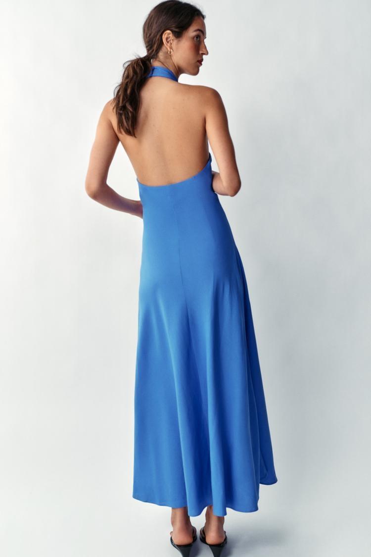 ROBE ZARA MI-LONGUE HALTER EN LIN BLEUE AVEC DOS NU