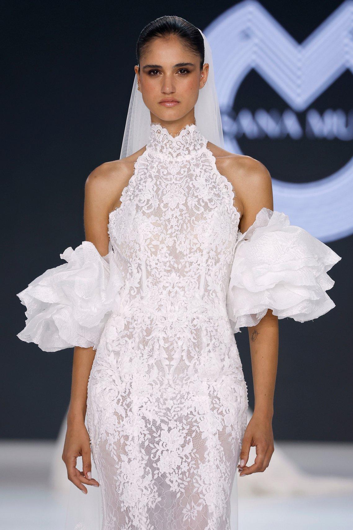 mariée avec col halter en dentelle