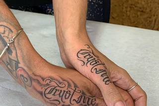 tatouage couple phrase style