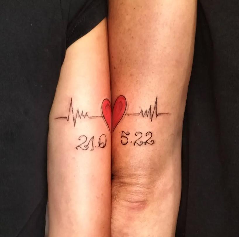 tatouage couple qui se complete date coeur