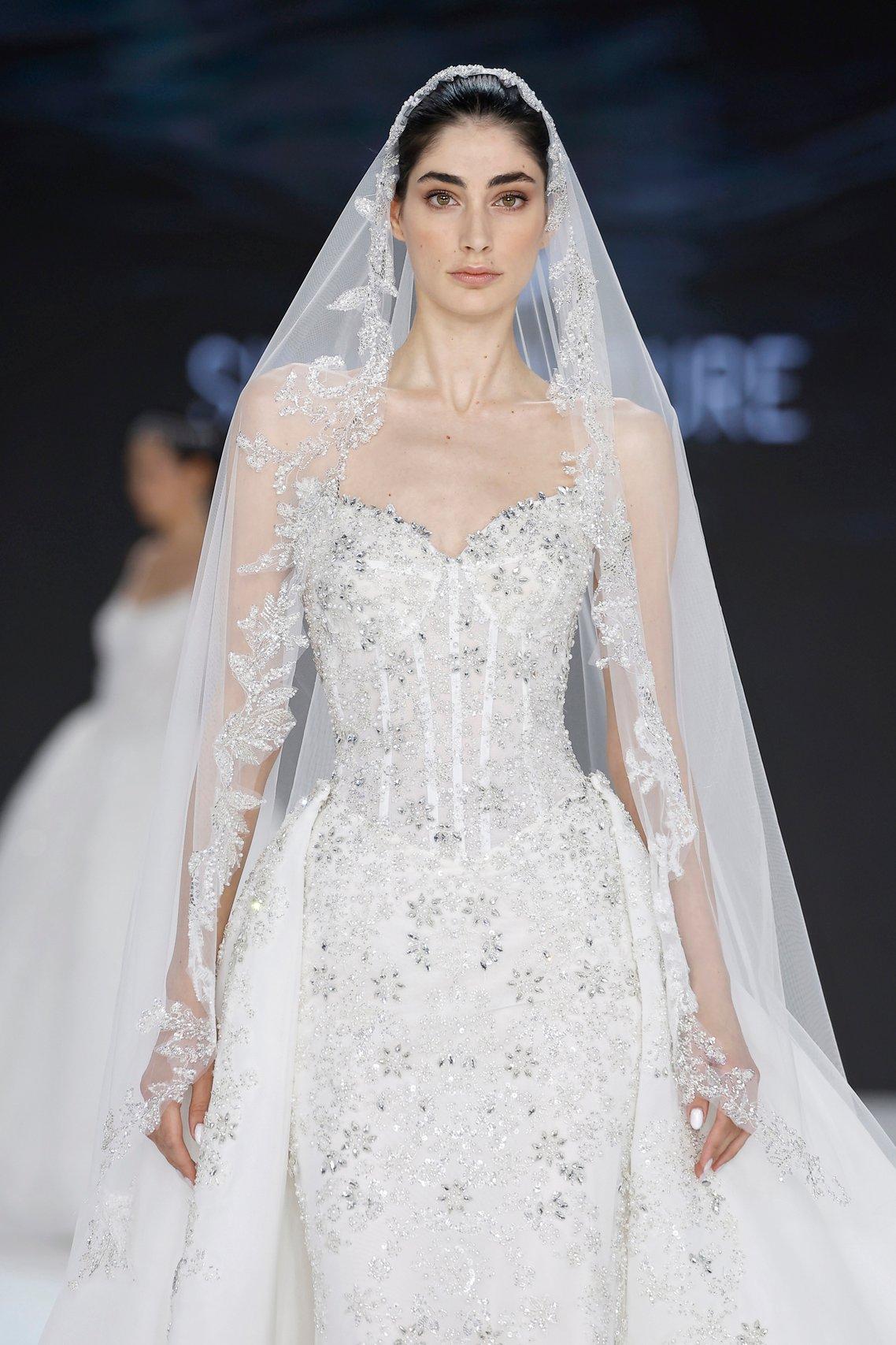 robe de mariée a strass et cristaux