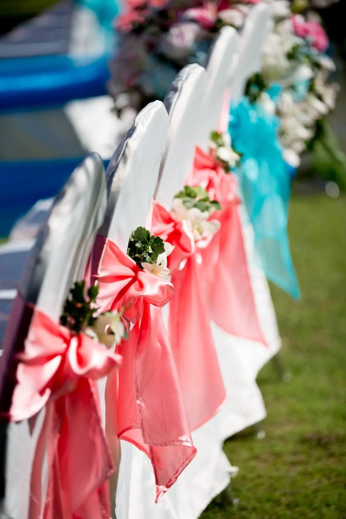 deco dopamine mariage chaises ceremonie