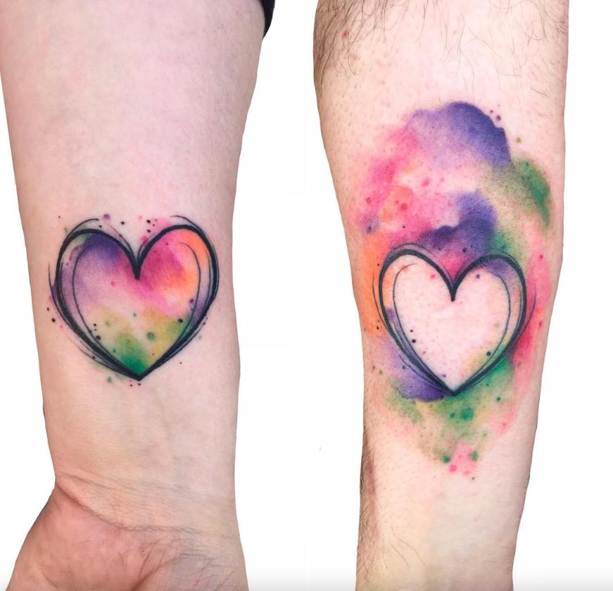 tatouage couple complementaire coeur couleur