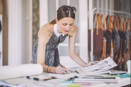 Invitée de mariage : ces 5 erreurs mode ruineront votre look selon les stylistes